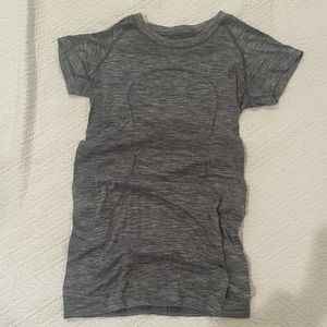 Lululemon Crop Top!🩶